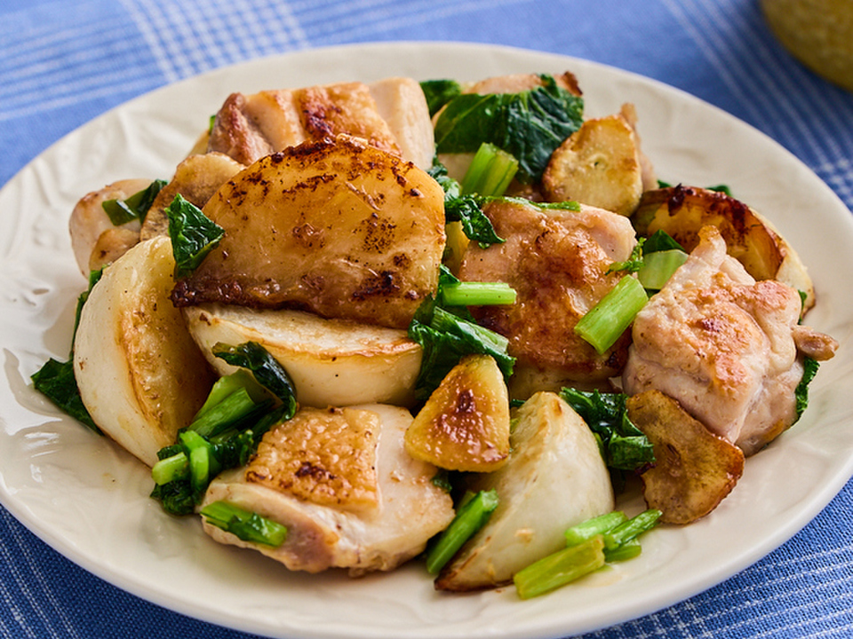 かぶと鶏肉の塩にんにく炒め