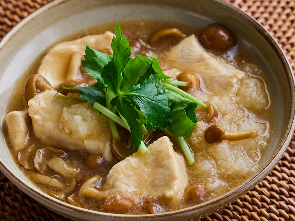 鶏むね肉となめこのみぞれ煮