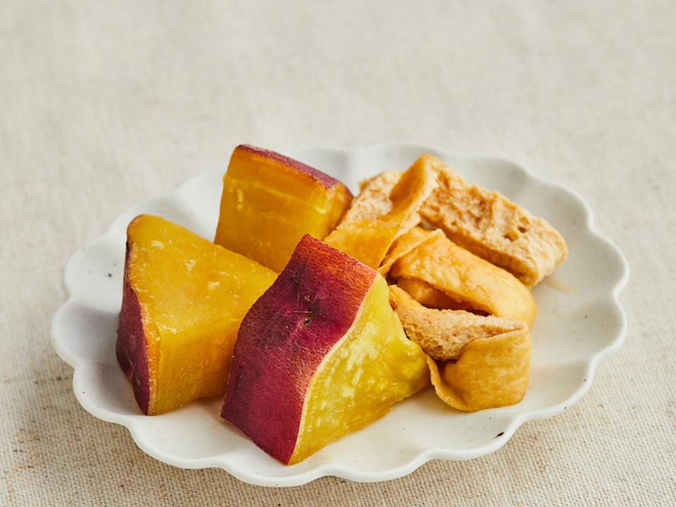 さつまいもと油揚げの煮物