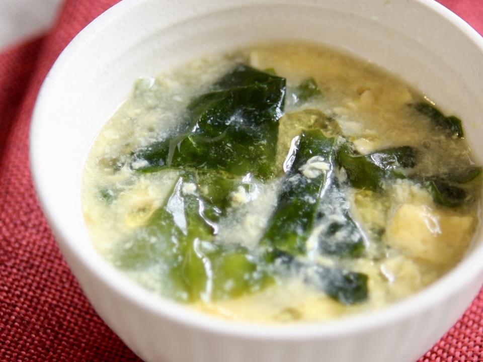 わかめと玉子の中華風スープ