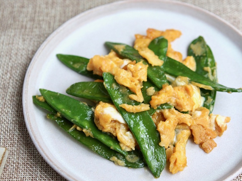 定番の味 さやえんどうの卵とじ