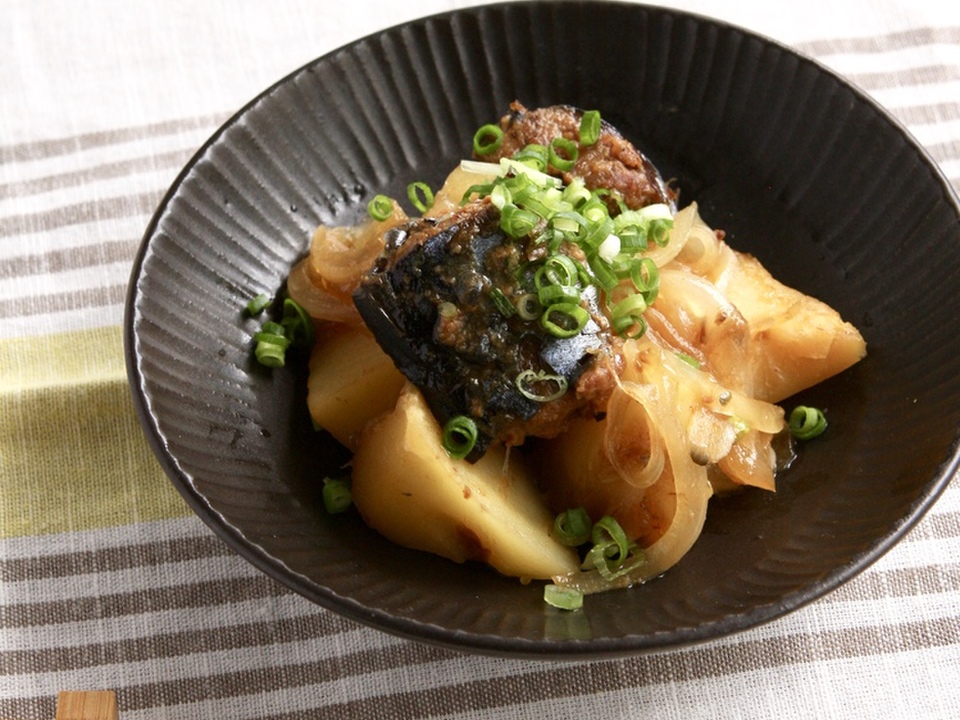 さばみそ煮缶でサバじゃが