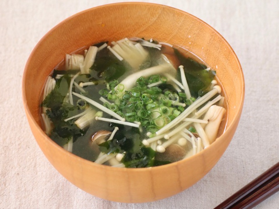 わかめときのこのお味噌汁