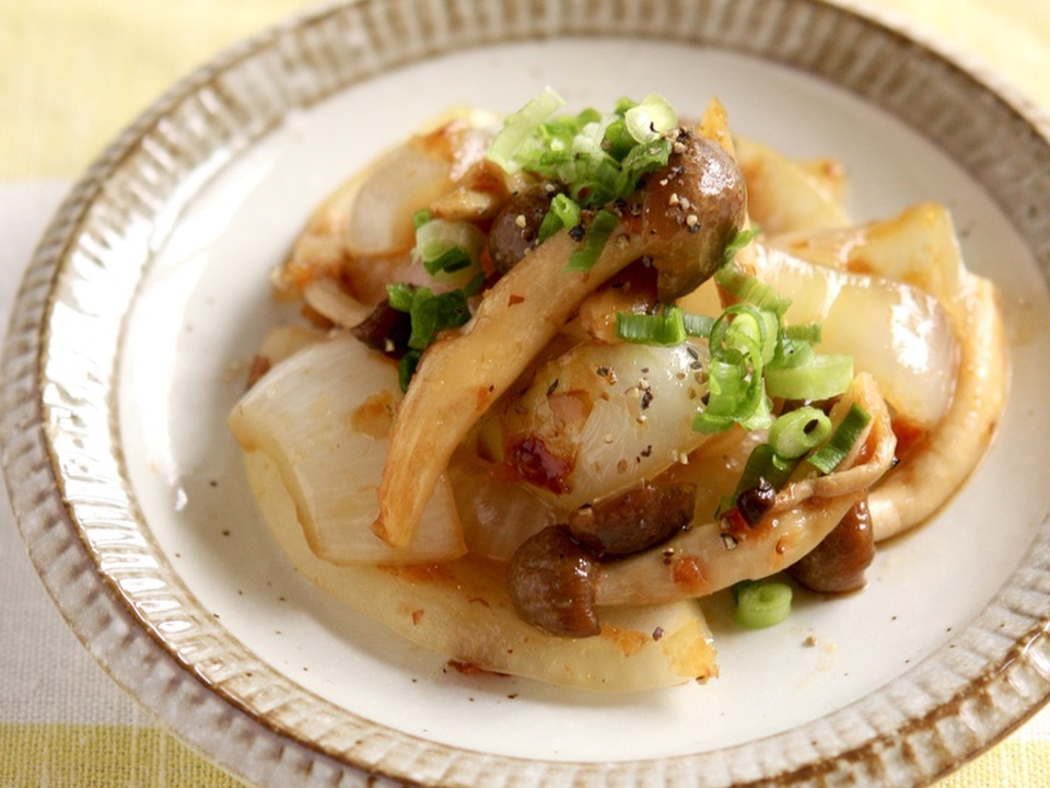 新玉ねぎとしめじのバター醤油ソテー