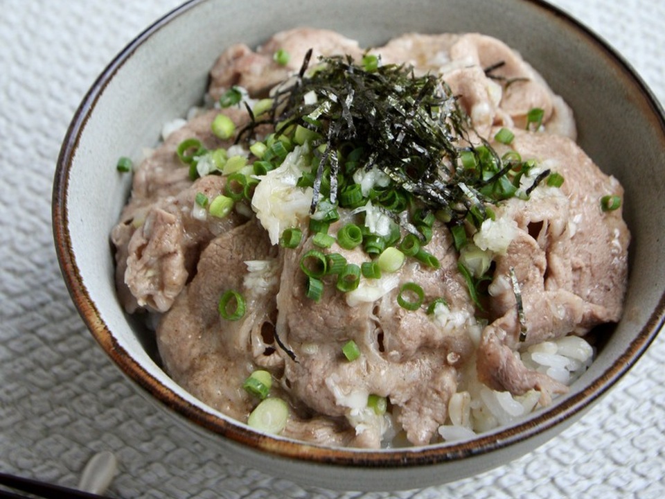 ねぎ塩レモン 豚丼