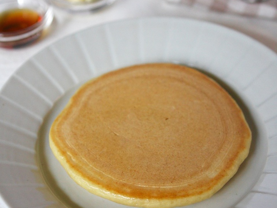 休日の朝食に もっちり牛乳ホットケーキ