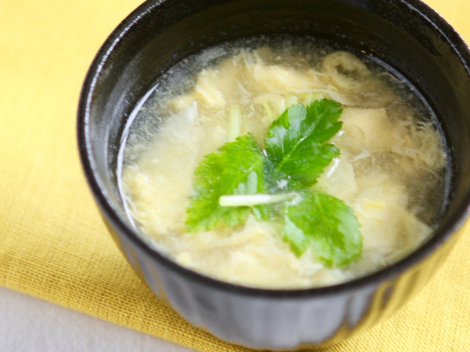 三つ葉と卵のふわふわ中華スープ
