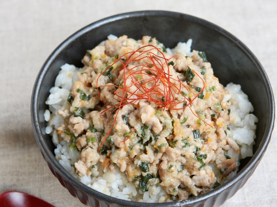 混ぜてチンするだけ ふわとろ温とろろ丼