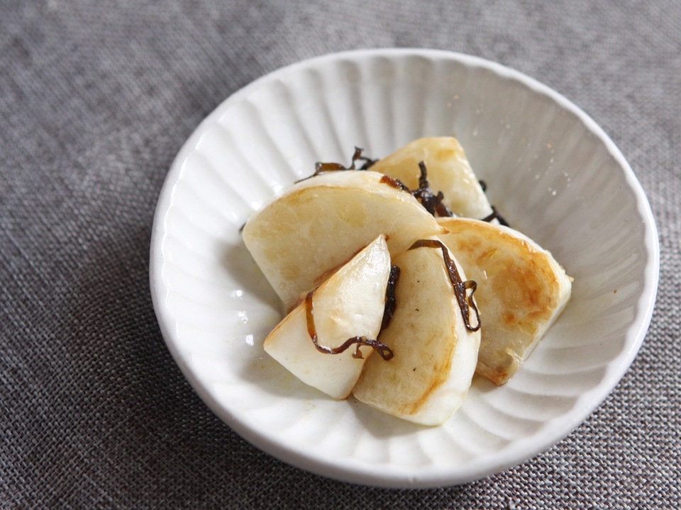 カブの塩昆布オリーブオイル炒め