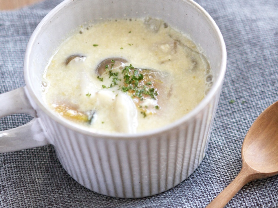 かぼちゃとしめじの豆乳味噌スープ