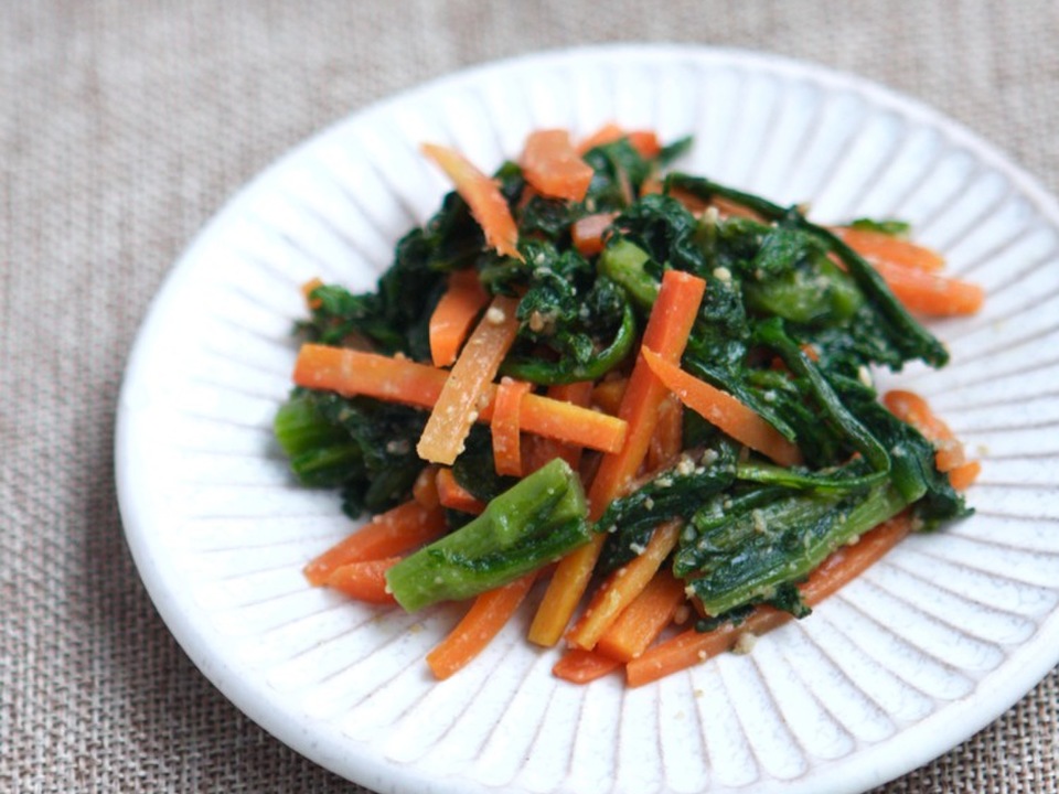 春菊と人参のみそごま炒め