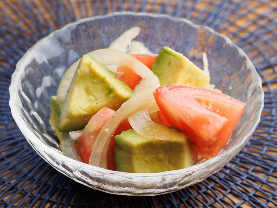 アボカドとトマトのわさびぽん酢あえ