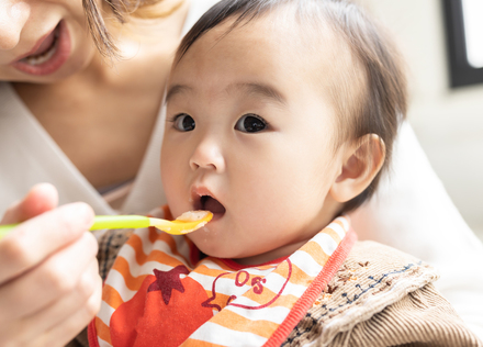 【離乳食の基礎知識①】離乳食の役割とはじめ方