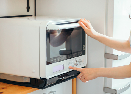 【調理のきほん】電子レンジの正しい使い方｜加熱時間・容器・食材別の注意点
