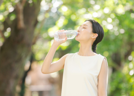 熱中症予防に役立つ食べ方・飲み方｜水分・電解質の補給ポイントを管理栄養士が解説