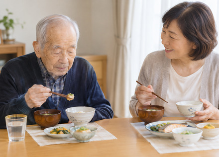 【管理栄養士が解説】介護の食事で「栄養が偏る」ときは？少量でもエネルギーとたんぱく質がとれる工夫とレシピ5選