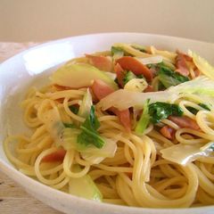 セロリとソーセージのパスタ