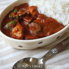 夏野菜とチキンのトマトカレー