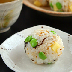 枝豆と塩昆布チーズのおにぎり