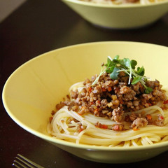 ごぼうとひき肉のピリ辛パスタ