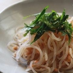 低カロリー 糸コンと鮭の柚子胡椒炒め