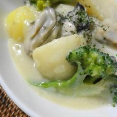 牡蠣と冬野菜の豆乳チャウダー