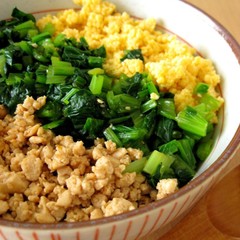 豆腐そぼろのヘルシー三色丼