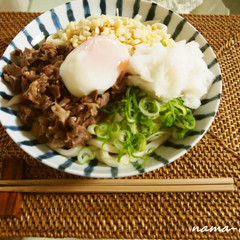 本場讃岐の温玉肉ぶっかけうどん