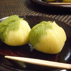 さつまいもの2色茶巾絞り