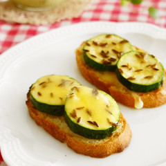 クミン風味 ズッキーニチーズトースト