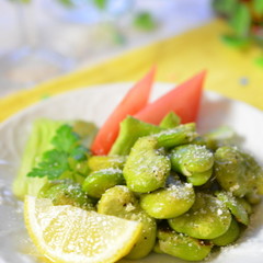 シンプルおつまみ 空豆のチーズ炒め