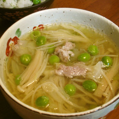 豚肉とグリーンピースの具だくさんスープ