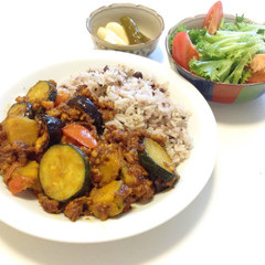 夏野菜と鶏ひき肉のヘルシーキーマカレー