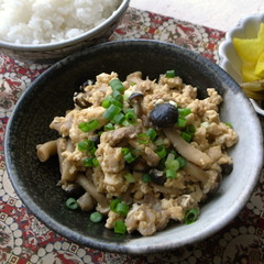 まな板包丁要らず 豚挽肉としめじの炒豆腐