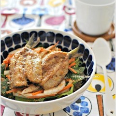 和風ドレッシングで作る蒲焼きサラダ丼