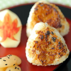 醤油ダレが香ばしい焼きおにぎり❀