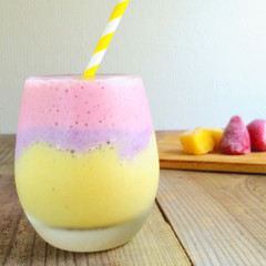 イチゴパイナップルマキベリースムージー