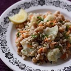 大麦とカリフラワー ひよこ豆のサラダ