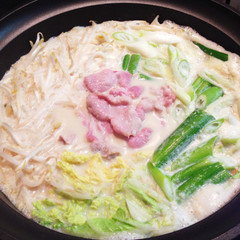 しょうがとにんにく入り スタミナ豆乳鍋
