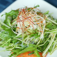 こんにゃくとお野菜のピリ辛酢和え
