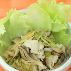 きのことホタテのゴマ風味サラダ