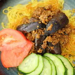 茄子とピリ辛 肉味噌の焼き麺