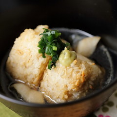 こんがり焼きおにぎりの鱈入り茶漬け
