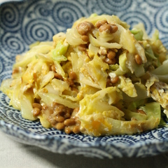 キャベツと納豆の炒め物