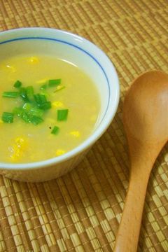 コーン缶と玉ねぎの中華風スープ