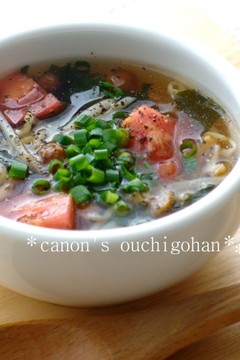 なめことトマトの黒胡椒スープ