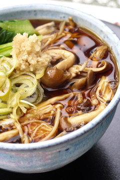 温まる 熱々あんかけきのこ蕎麦