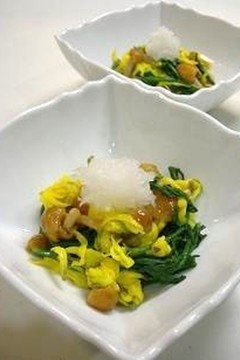 菊の花と春菊となめこのお浸し