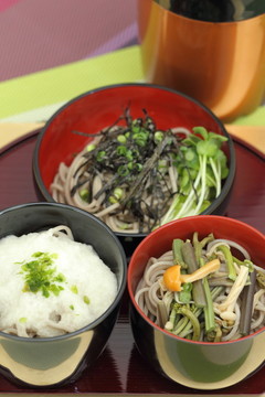 ３種の味をたのしむ小盛りそば
