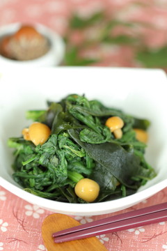 ぽん酢醤油で簡単！春菊・わかめ・なめこの和え物